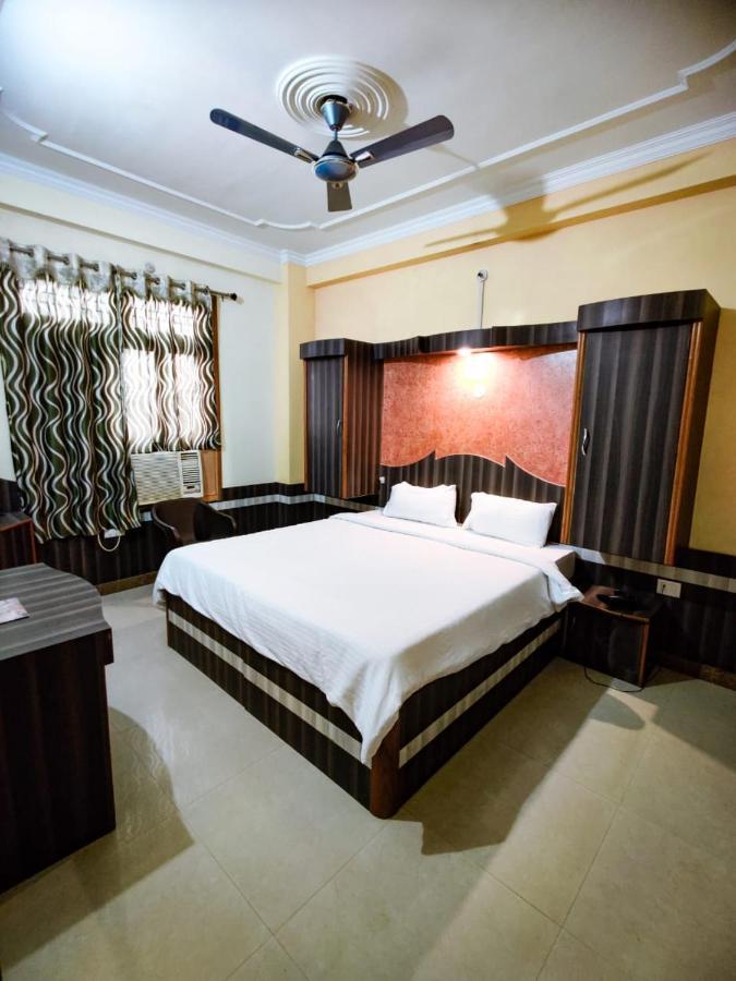 Hotel Haifa Varanasi Exterior photo