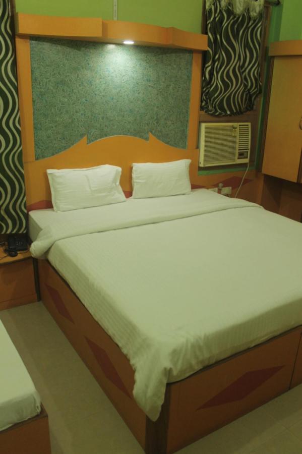 Hotel Haifa Varanasi Exterior photo