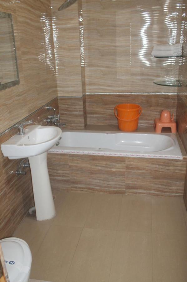 Hotel Haifa Varanasi Exterior photo