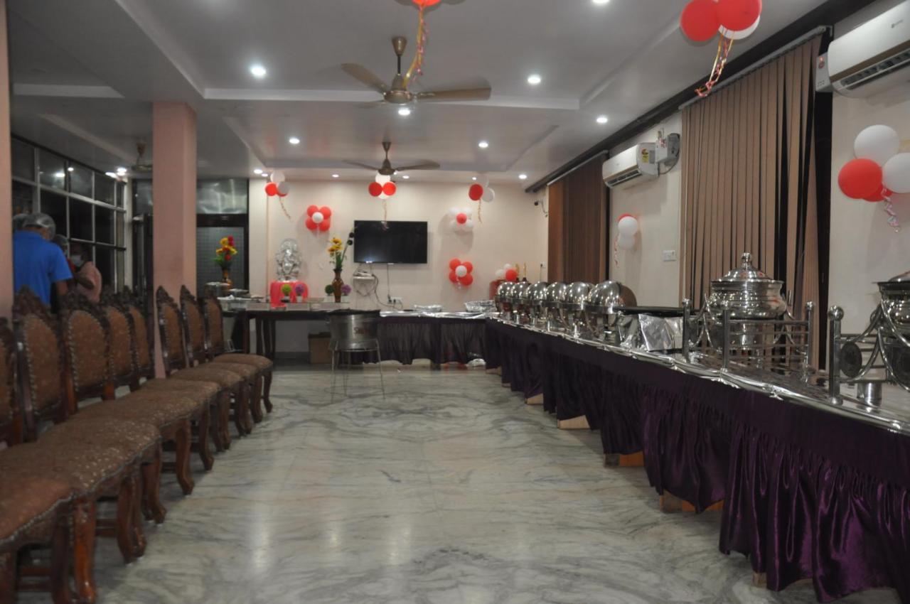 Hotel Haifa Varanasi Exterior photo