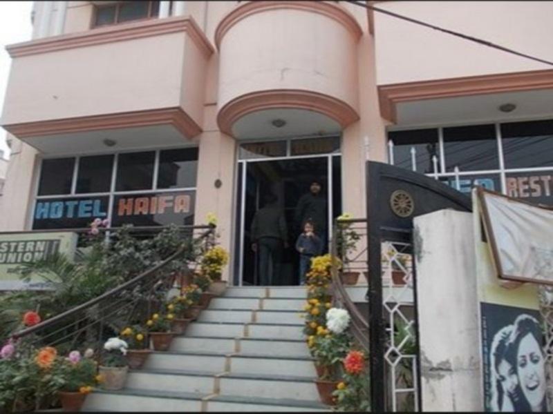 Hotel Haifa Varanasi Exterior photo