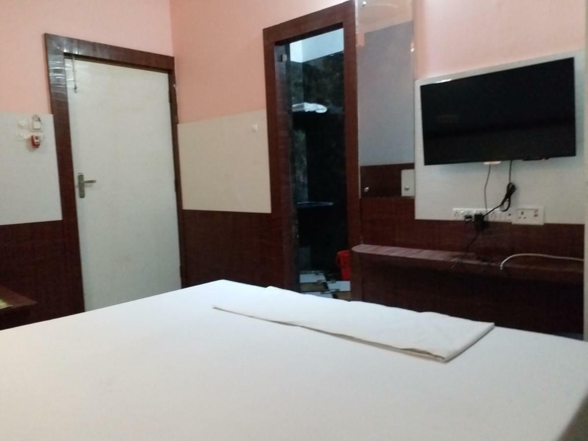 Hotel Haifa Varanasi Exterior photo