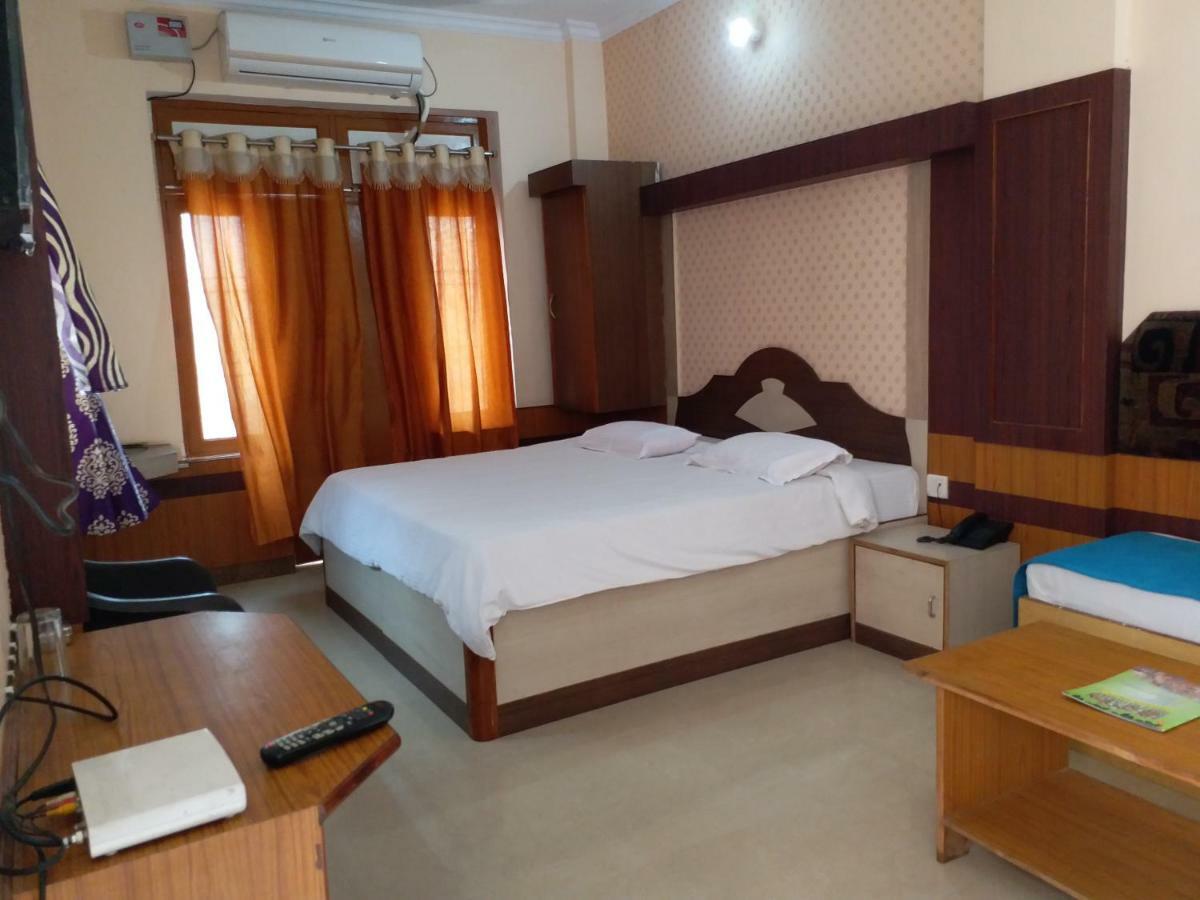 Hotel Haifa Varanasi Exterior photo